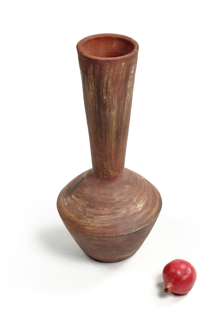 Vase hand made pure "Desert sand" - Dimension : D30xH62cm- Matter : Terre cuite- Finition : Oxyde rouge — The Hampton Home Shop