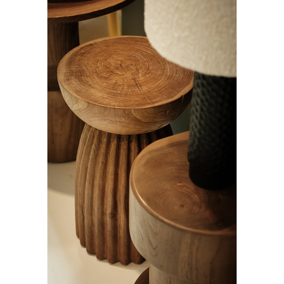Sidetable "Syrha" - Dimension : D30x45cm- Matter : racine de teck- Finition : naturel — The Hampton Home Shop